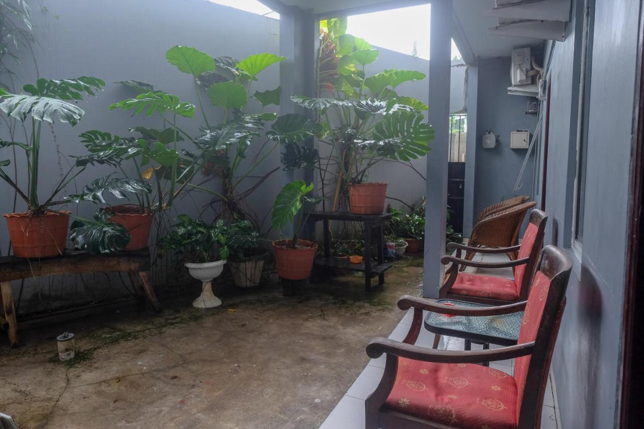 Hotel Reddoorz At Lapangan Bandara Sam Ratulangi Manado Exterior foto