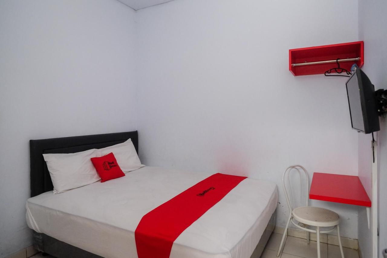 Hotel Reddoorz At Lapangan Bandara Sam Ratulangi Manado Exterior foto